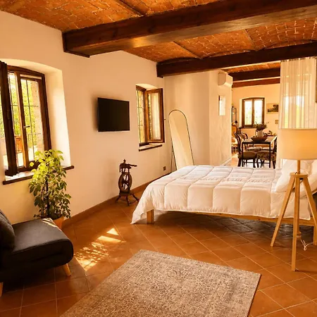 בית נופש Country Loft Colle Miroteo Monforte dʼAlba